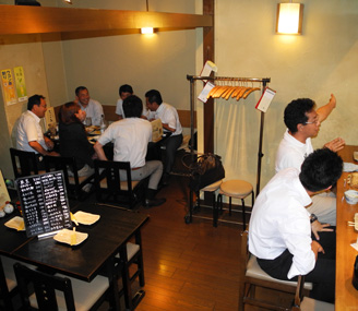 門前仲町の居酒屋「なごみ」の店内